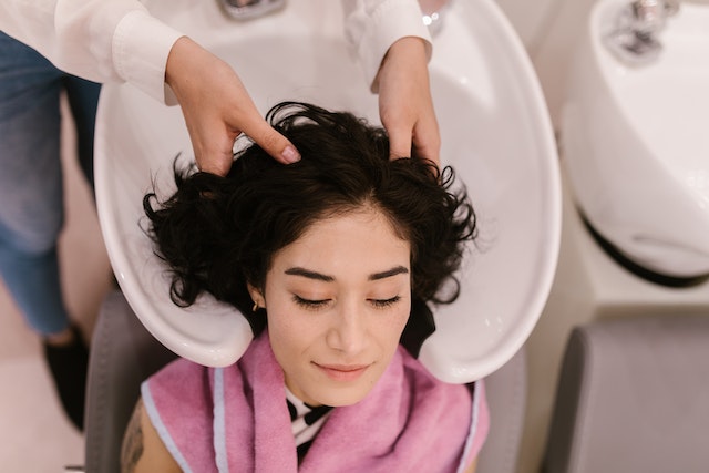 Professional Treatments For Dry Scalp: What to Expect at the Salon?